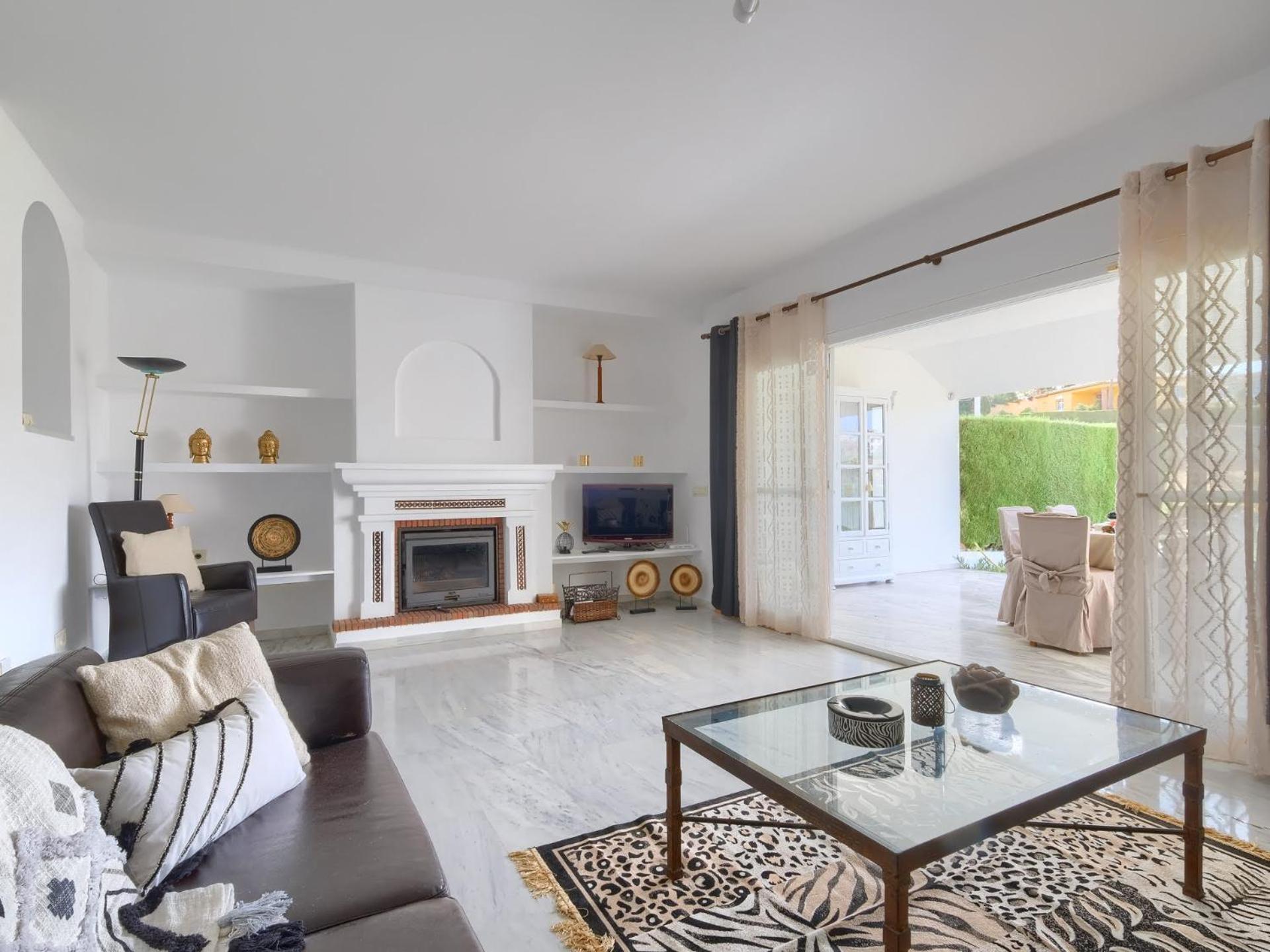 Vakantiehuis Spanish Charm House On The Miraflores Golf Course *